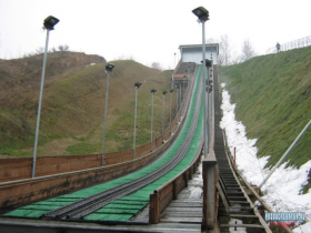 Искусственное пластиковое покрытие гор для прыжков на лыжах