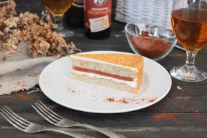 Пивной десерт "Розмариновый торт с томатом"