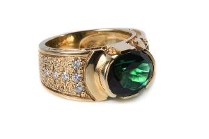 Золотое кольцо с бриллиантами и зеленым турмалином