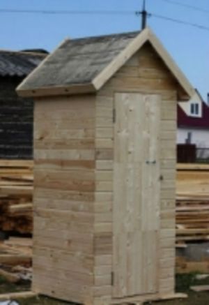 Деревянный туалет Домик
