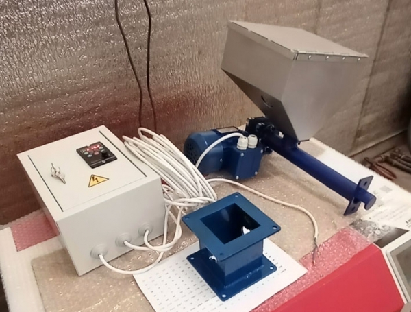 Встраиваемый дозатор полимеров для экструдера